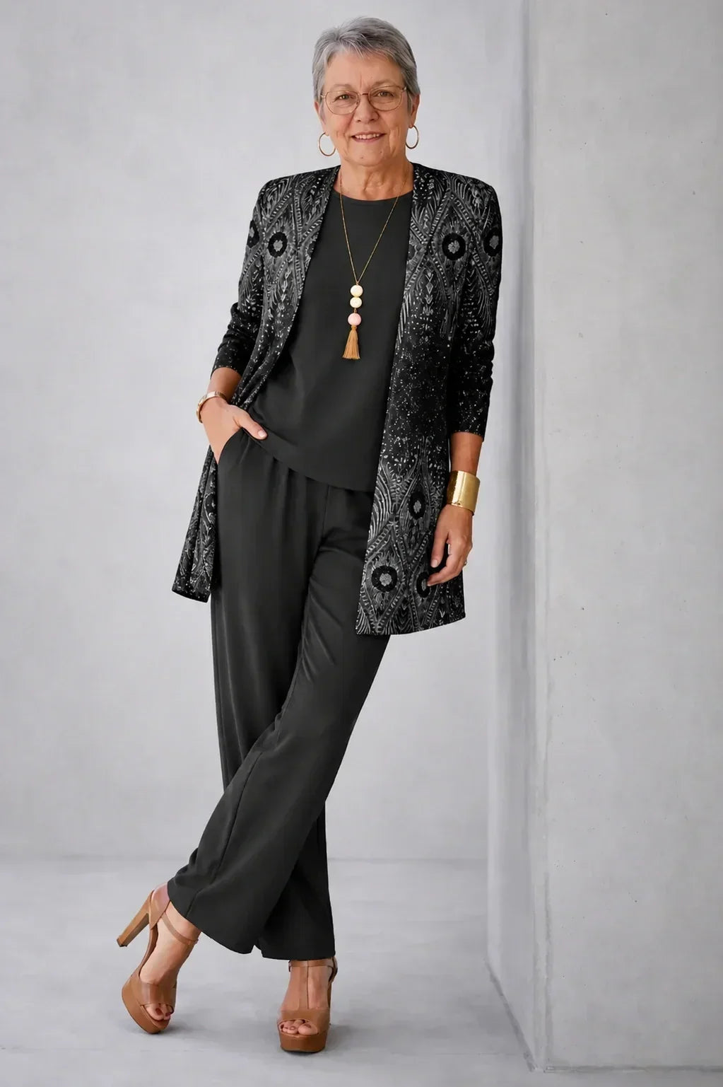 Conjunto de tres piezas negro con chaqueta de cachemir - Foto 1