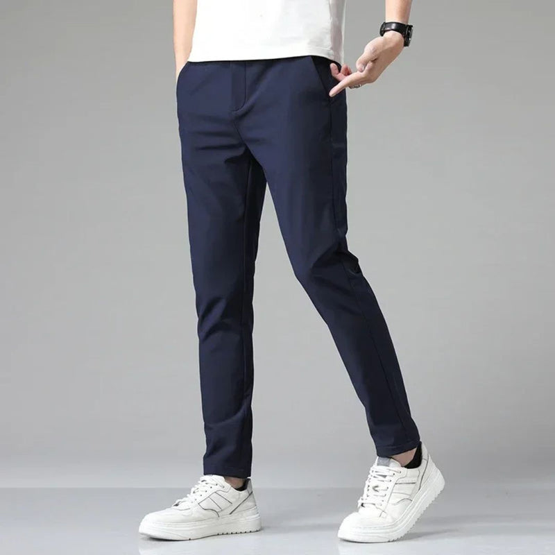 Pantalón elástico de hombre con corte limpio para cada día - Foto 3