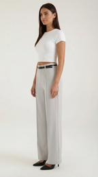 Pantalón ancho de mujer con pinzas y cinturón a juego - Foto 4