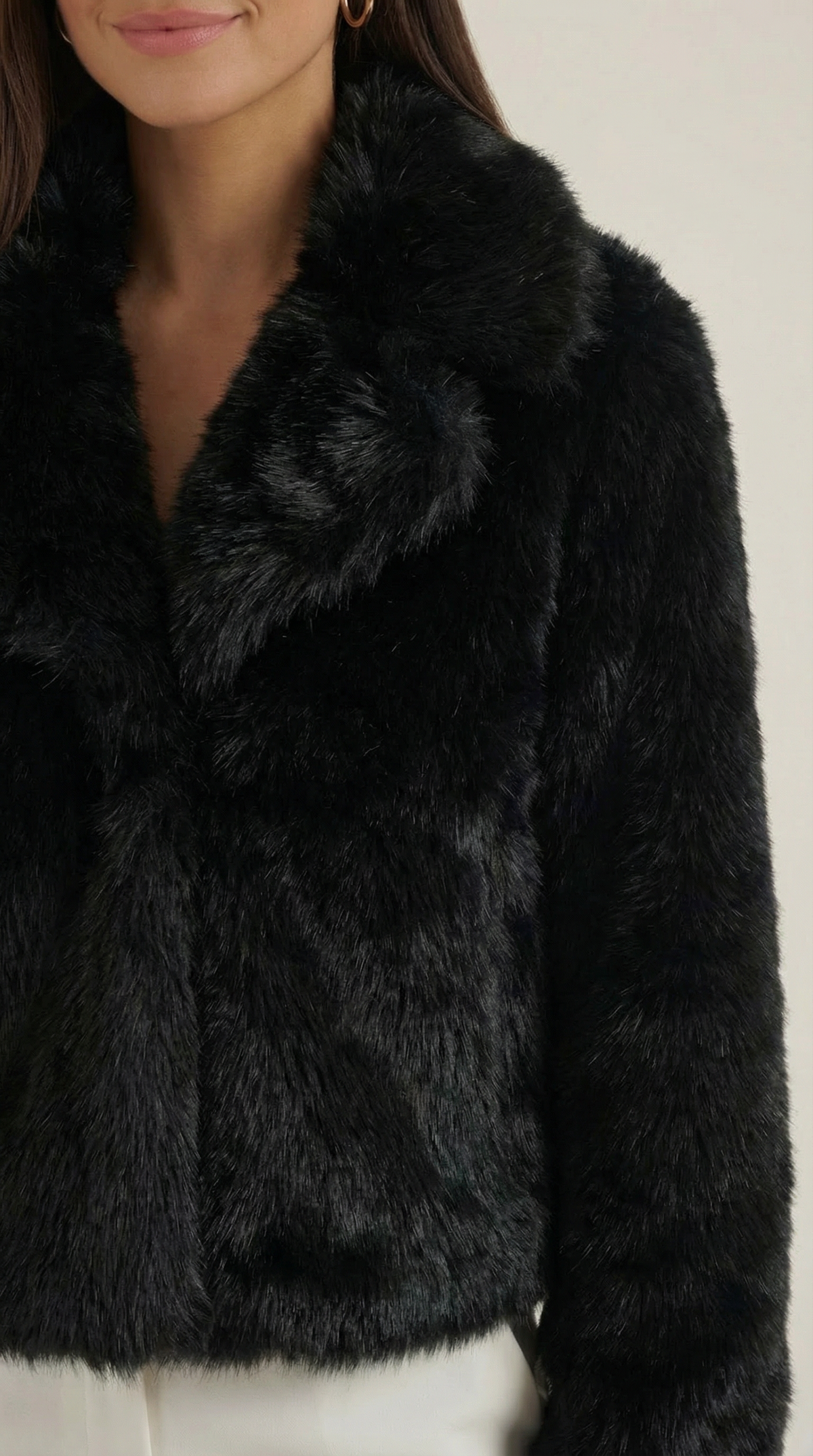 Chaqueta corta de pelo sintético para mujer, negra y cálida - Foto 4