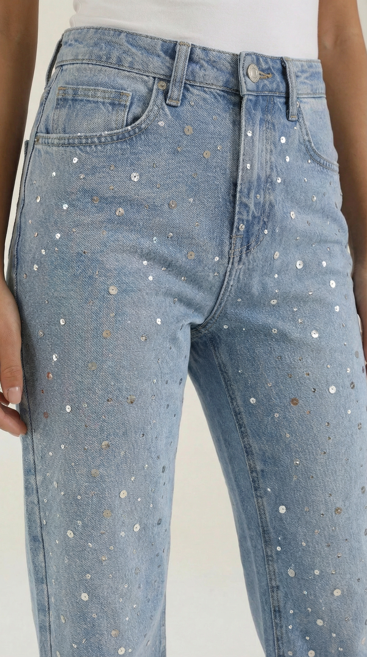 Vaqueros holgados de mujer con brillos en azul claro - Foto 3