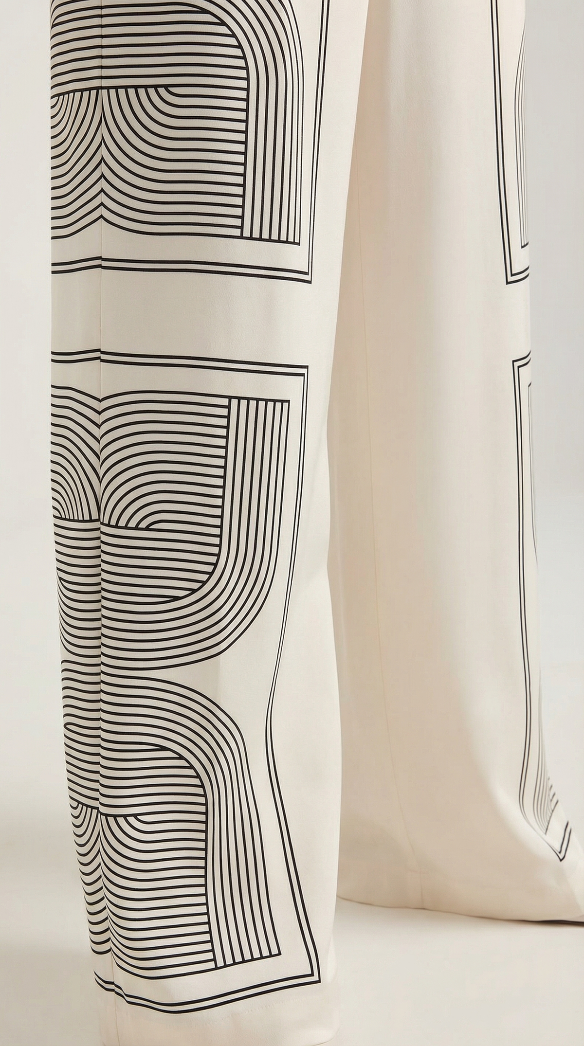 Pantalón ancho de mujer con estampado gráfico, ligero - Foto 3