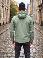 Chaqueta impermeable con capucha ajustable para hombre - Foto 3