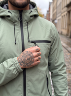 Chaqueta impermeable con capucha ajustable para hombre - Foto 4