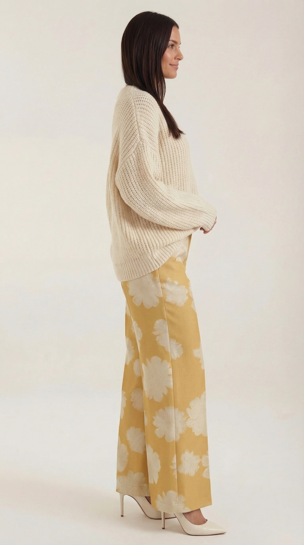 Pantalón relajado de mujer con estampado de flores amarillo - Foto 2