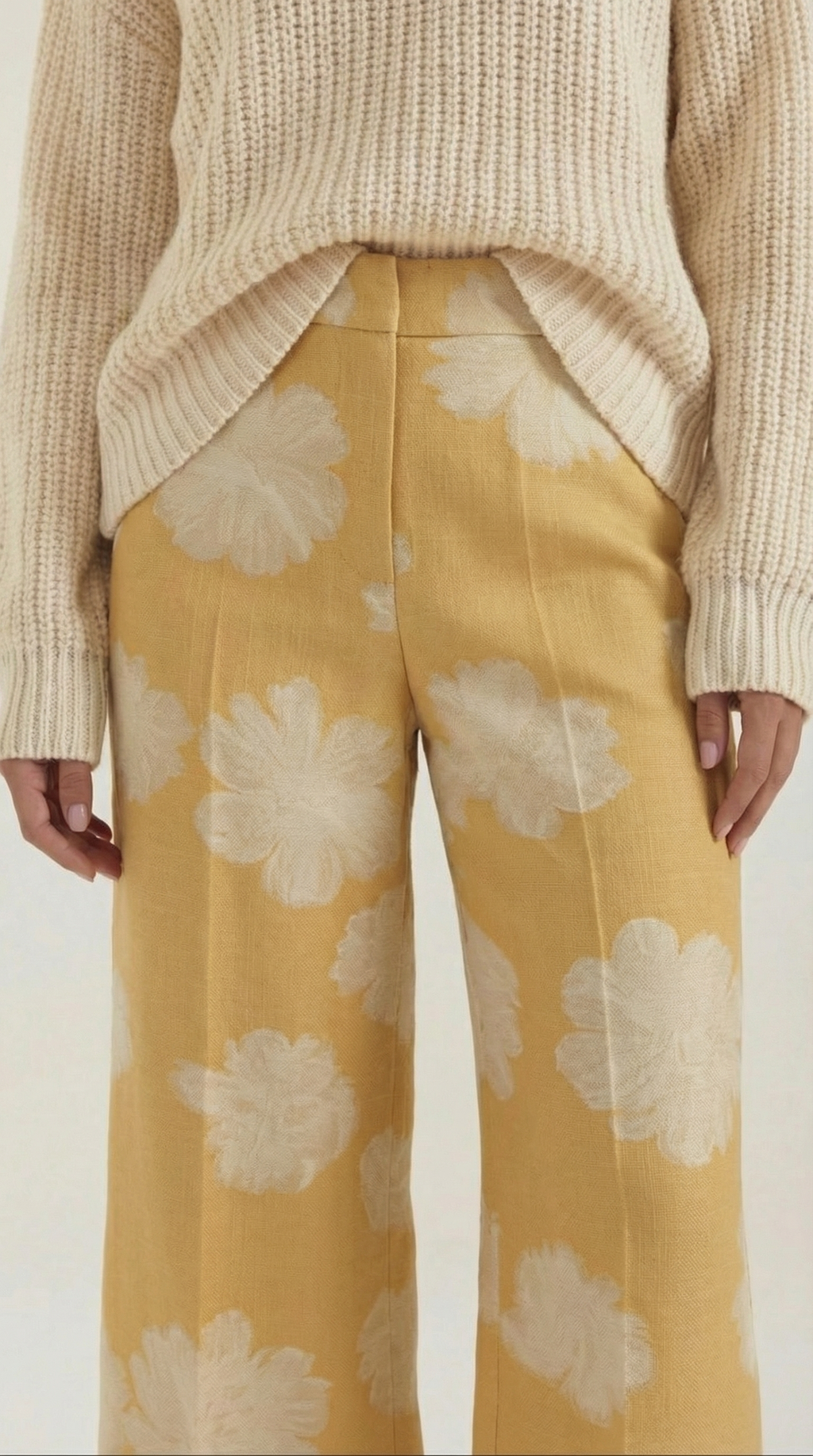 Pantalón relajado de mujer con estampado de flores amarillo - Foto 3
