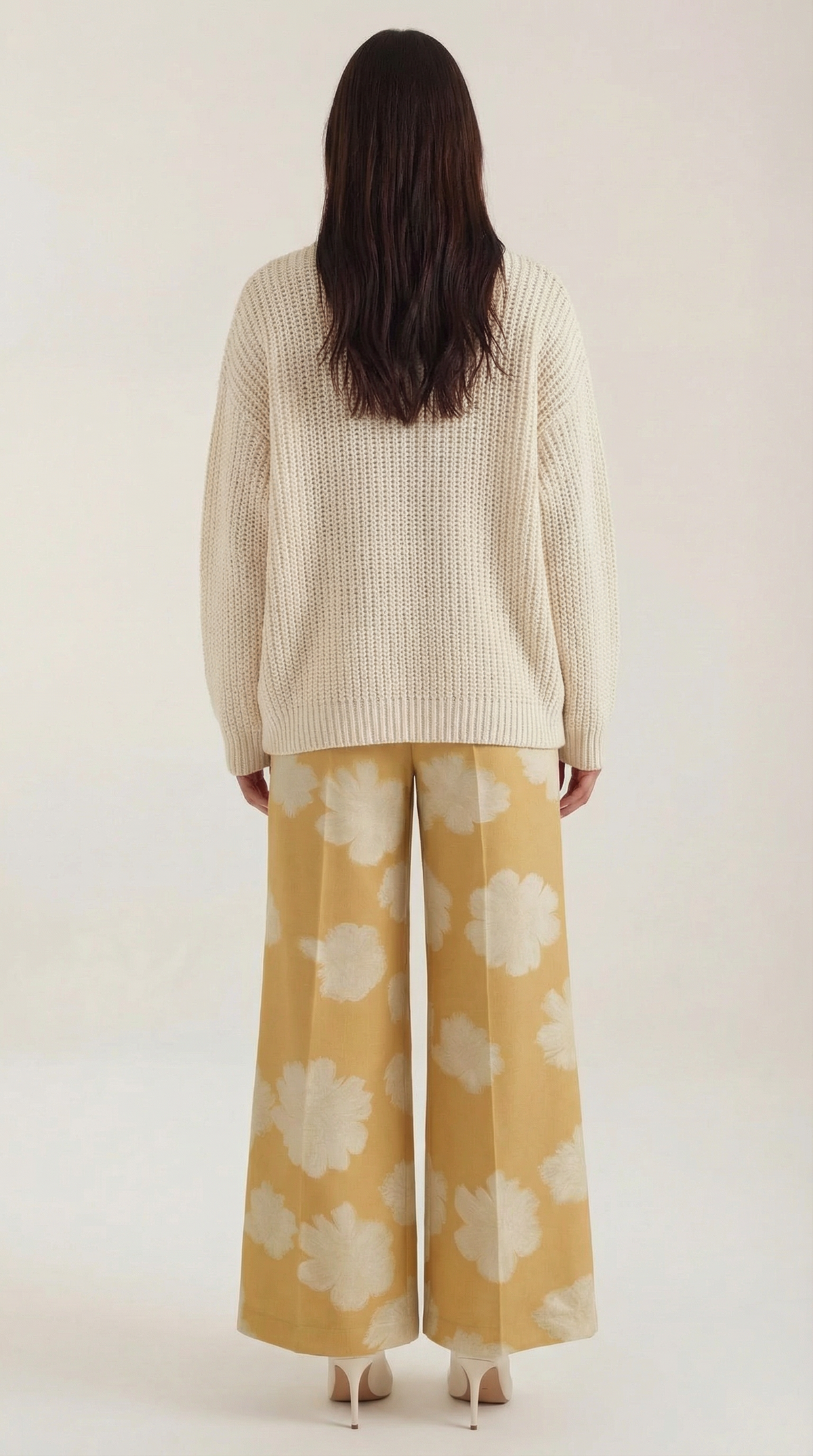 Pantalón relajado de mujer con estampado de flores amarillo - Foto 4