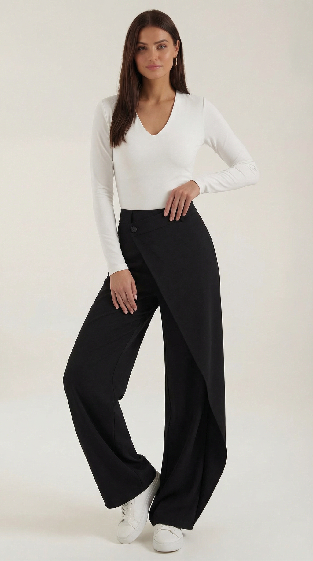 Pantalón ancho de mujer con cintura asimétrica y botones - Foto 1