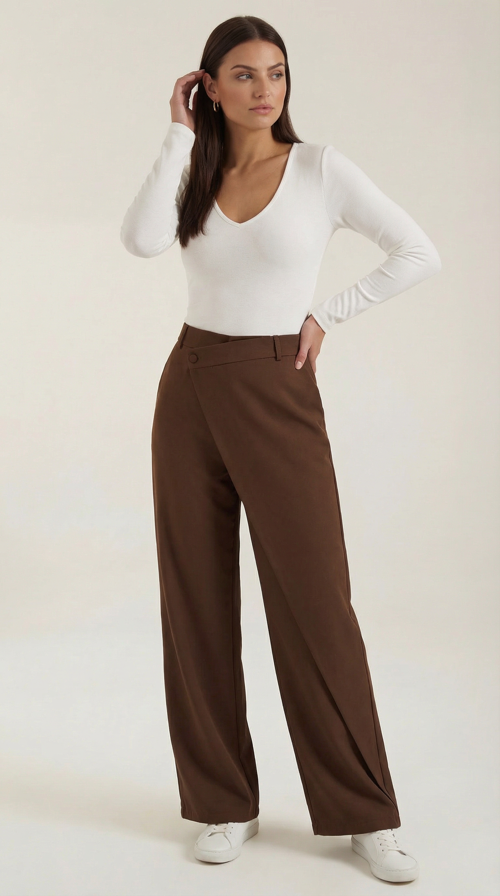 Pantalón ancho de mujer con cintura asimétrica y botones - Foto 5
