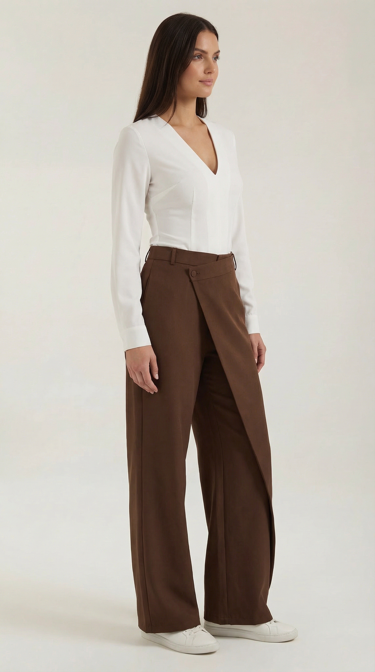 Pantalón ancho de mujer con cintura asimétrica y botones - Foto 6