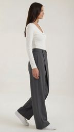Pantalón ancho de mujer con cintura asimétrica y botones - Foto 9