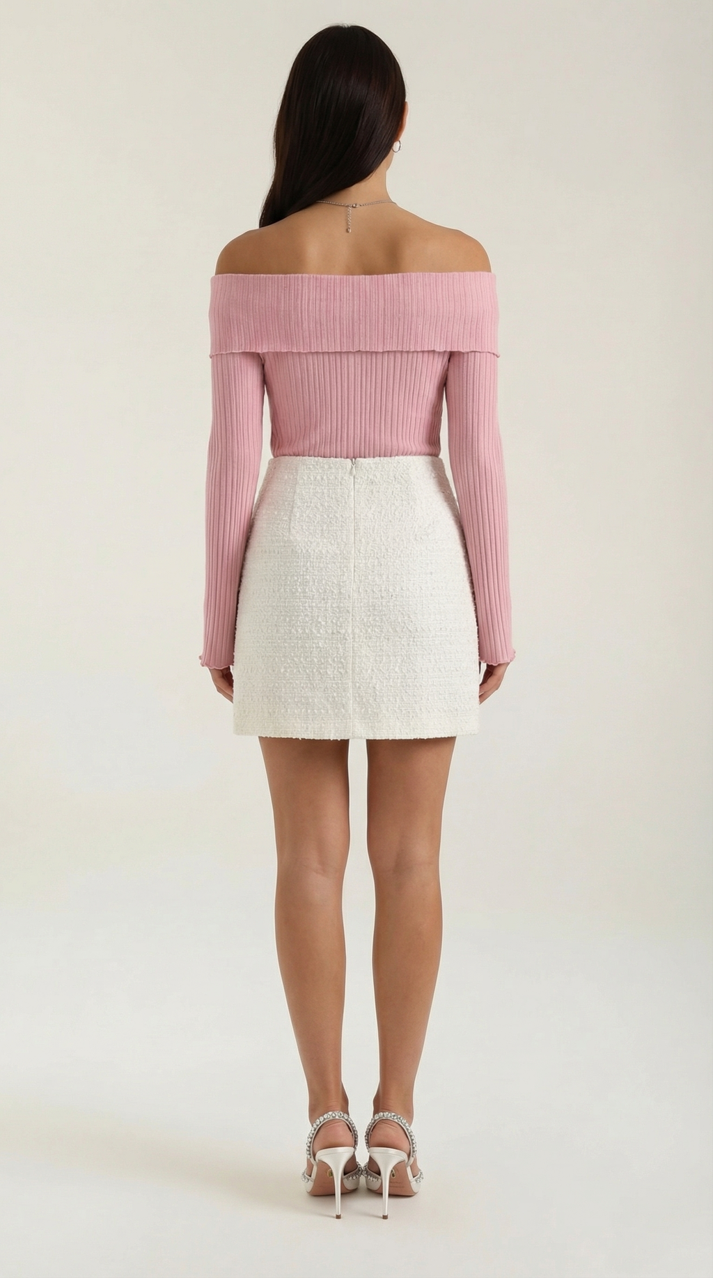 Minifalda de tweed blanca para mujer con botones dorados - Foto 3