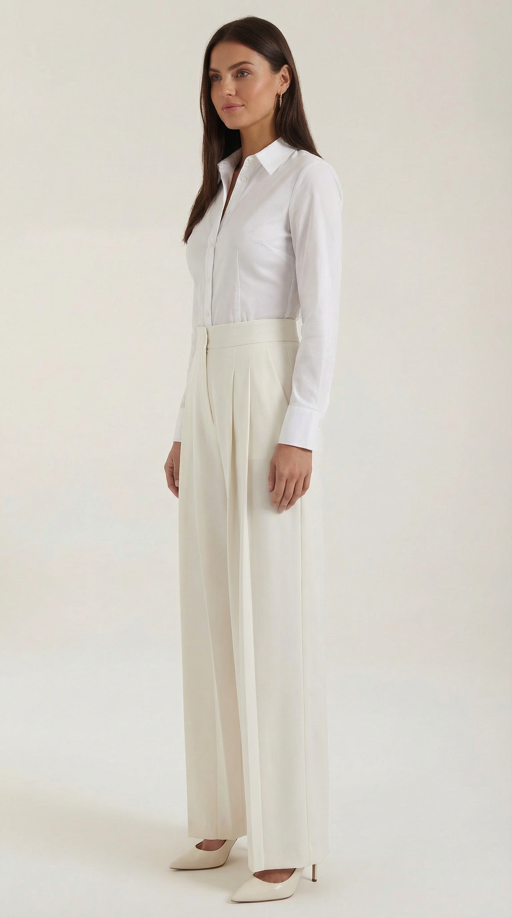 Pantalón de crepé marfil para mujer con pliegues marcados - Foto 2