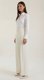 Pantalón de crepé marfil para mujer con pliegues marcados - Foto 2