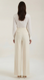 Pantalón de crepé marfil para mujer con pliegues marcados - Foto 3