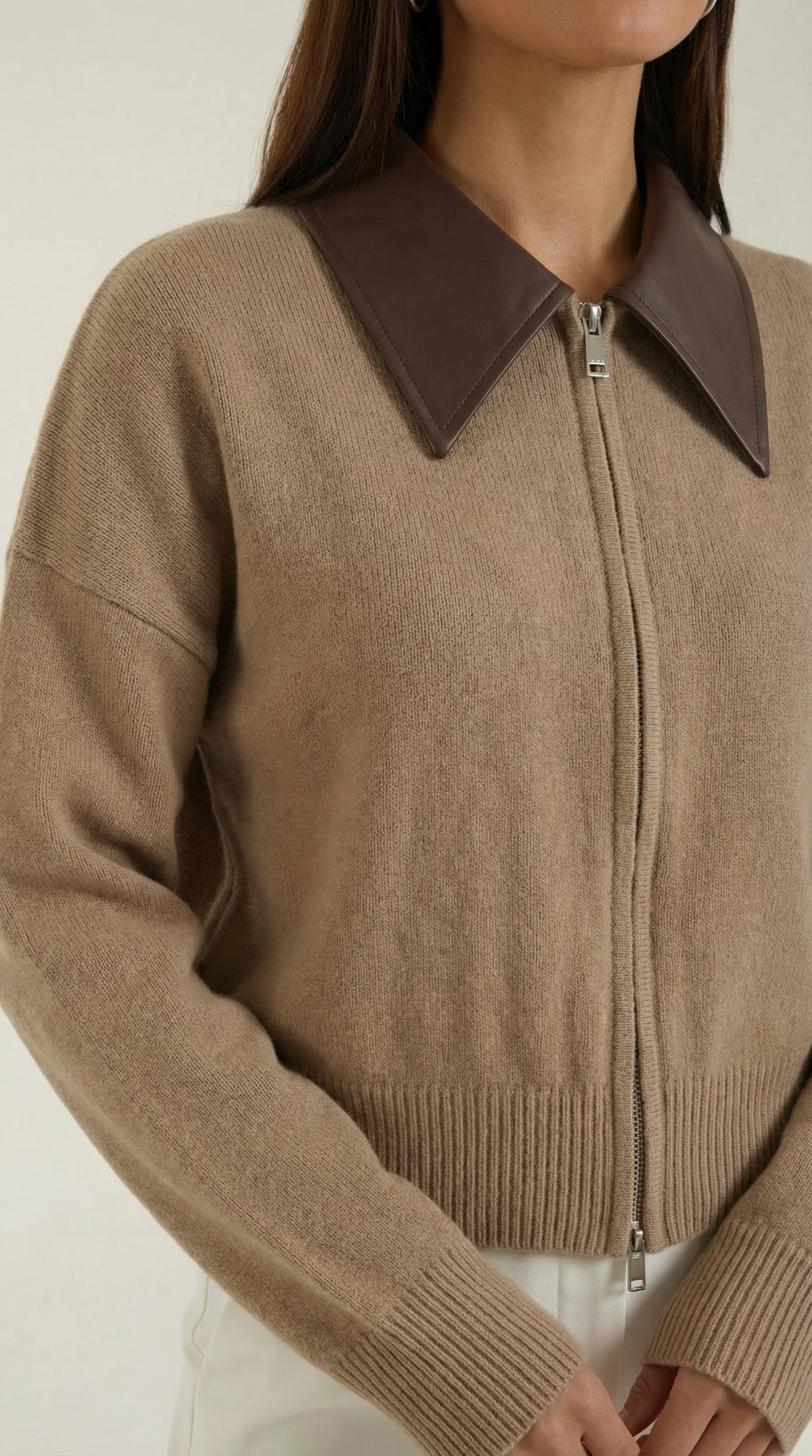 Chaqueta de punto corta para mujer con cuello en contraste - Foto 3